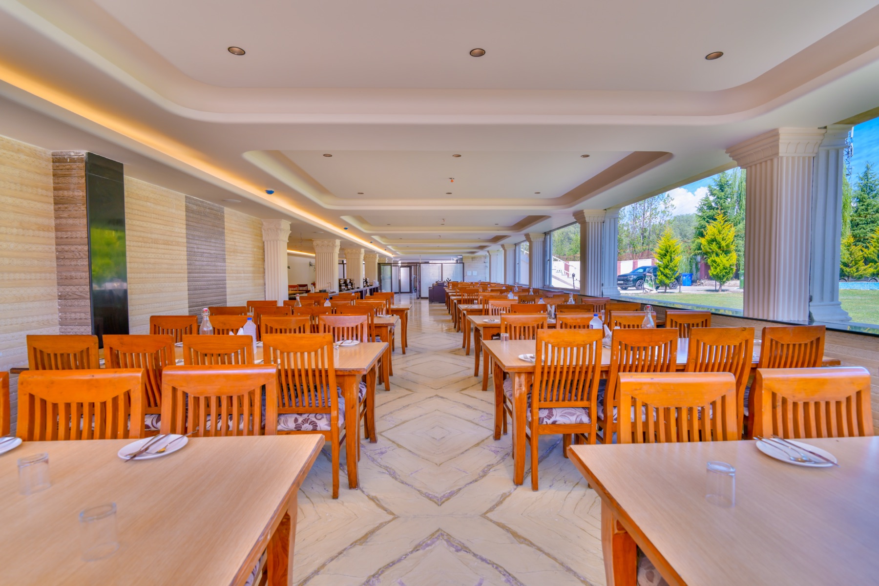 Fine dine restaurant at Kashmir Residency