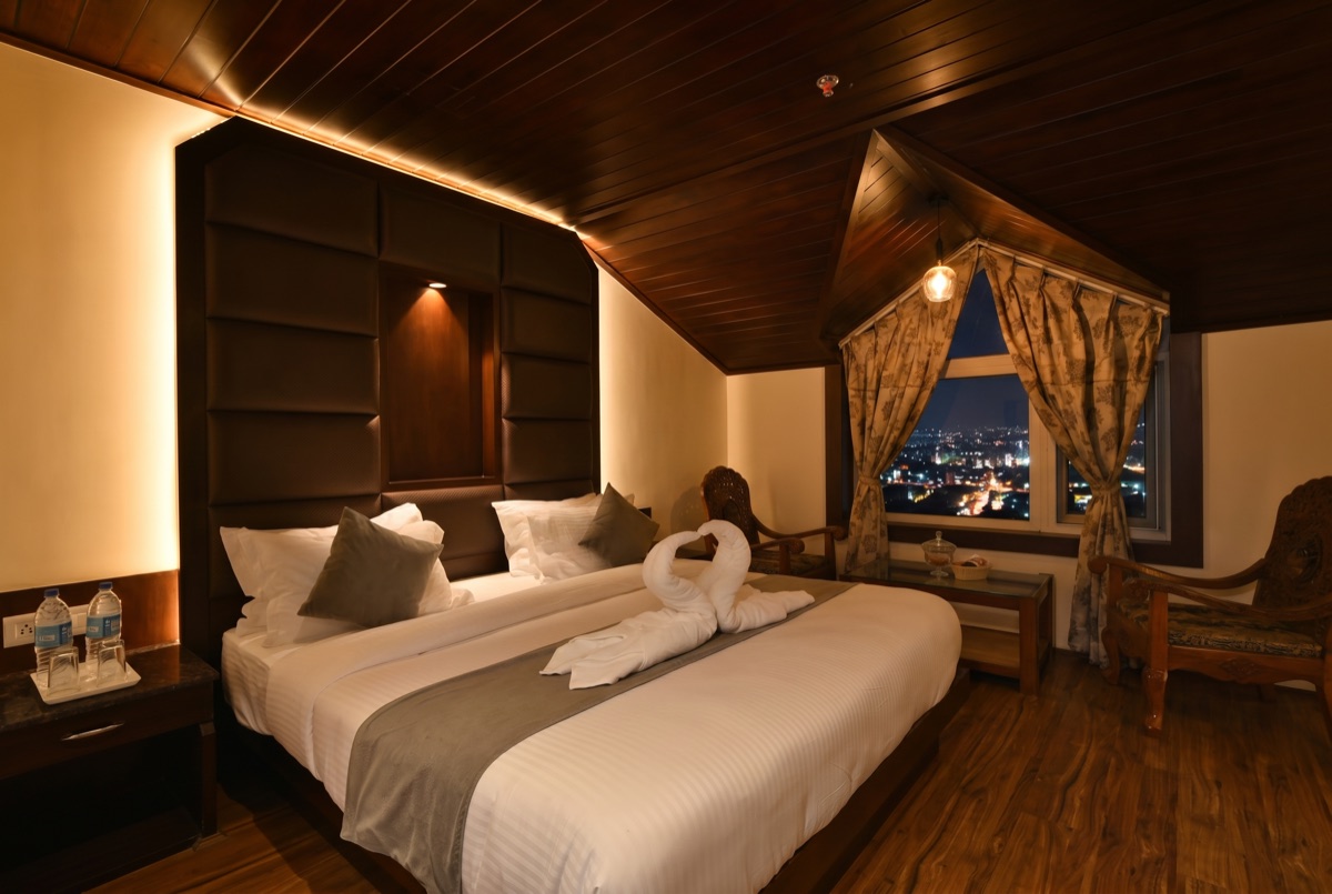 Deluxe Room at Kashmir Residency